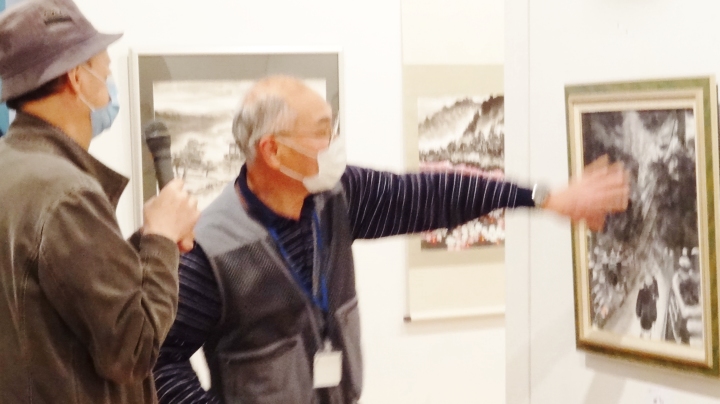 講評を聞く会員