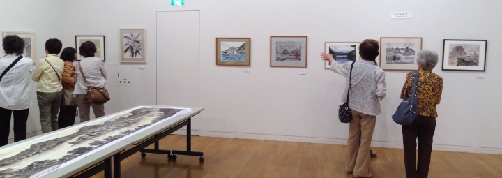 会場作品景　水墨画＋相模川絵巻（共同作品）