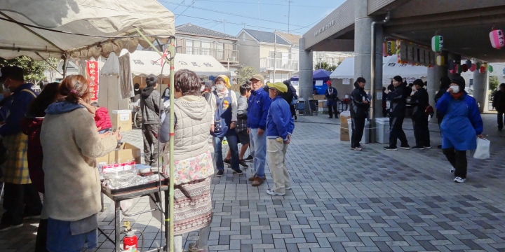 館前広場　模擬店